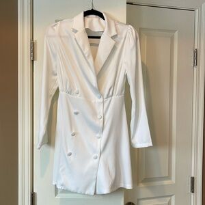 Sophisticated white long sleeve blazer style dress. Size small.